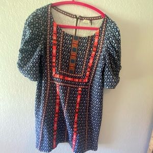 Anthropology tunic top size medium puffy sleeves